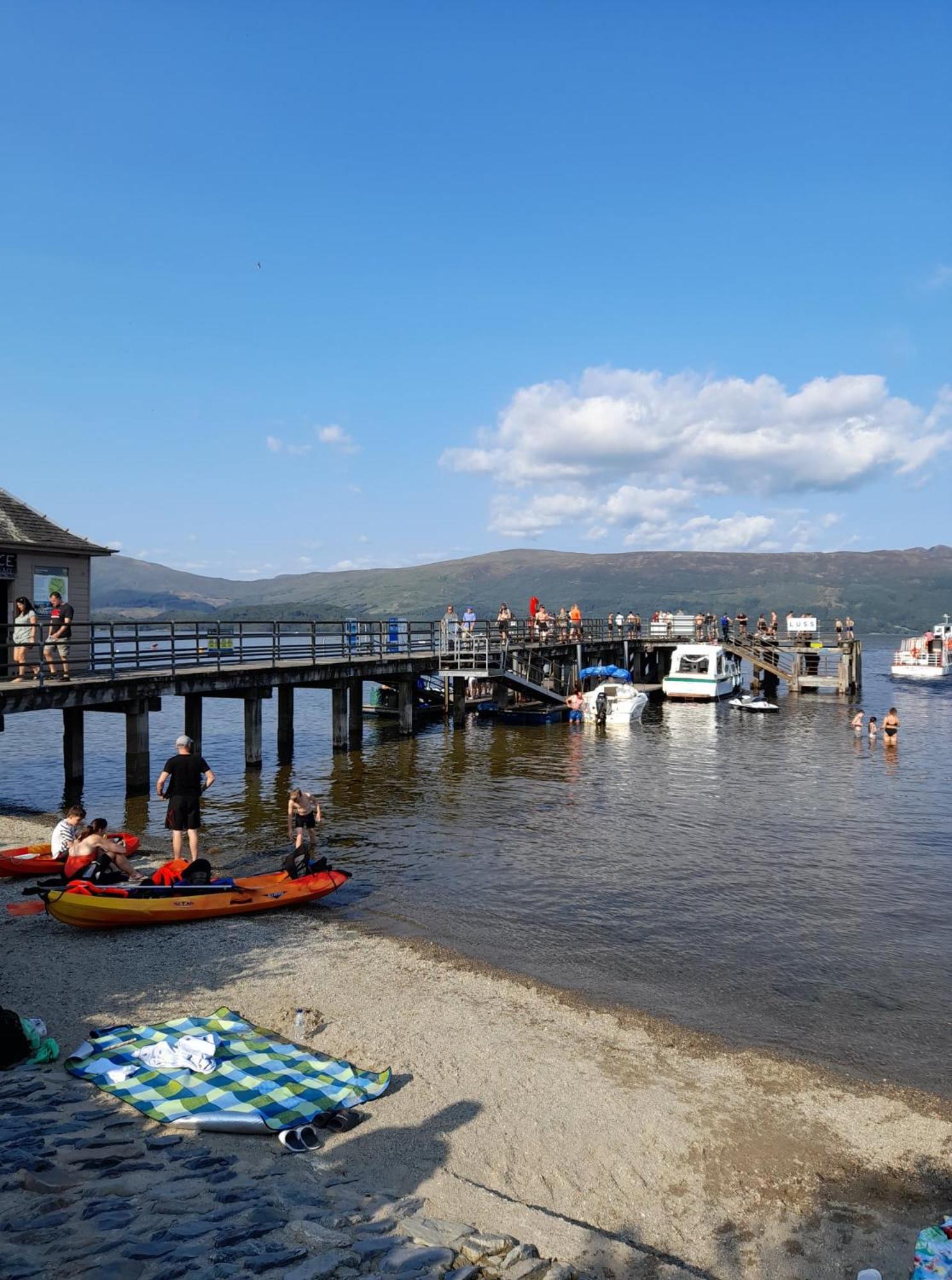 Cosy Lochside Cottage With Mountain And Sea Views Clynder エクステリア 写真