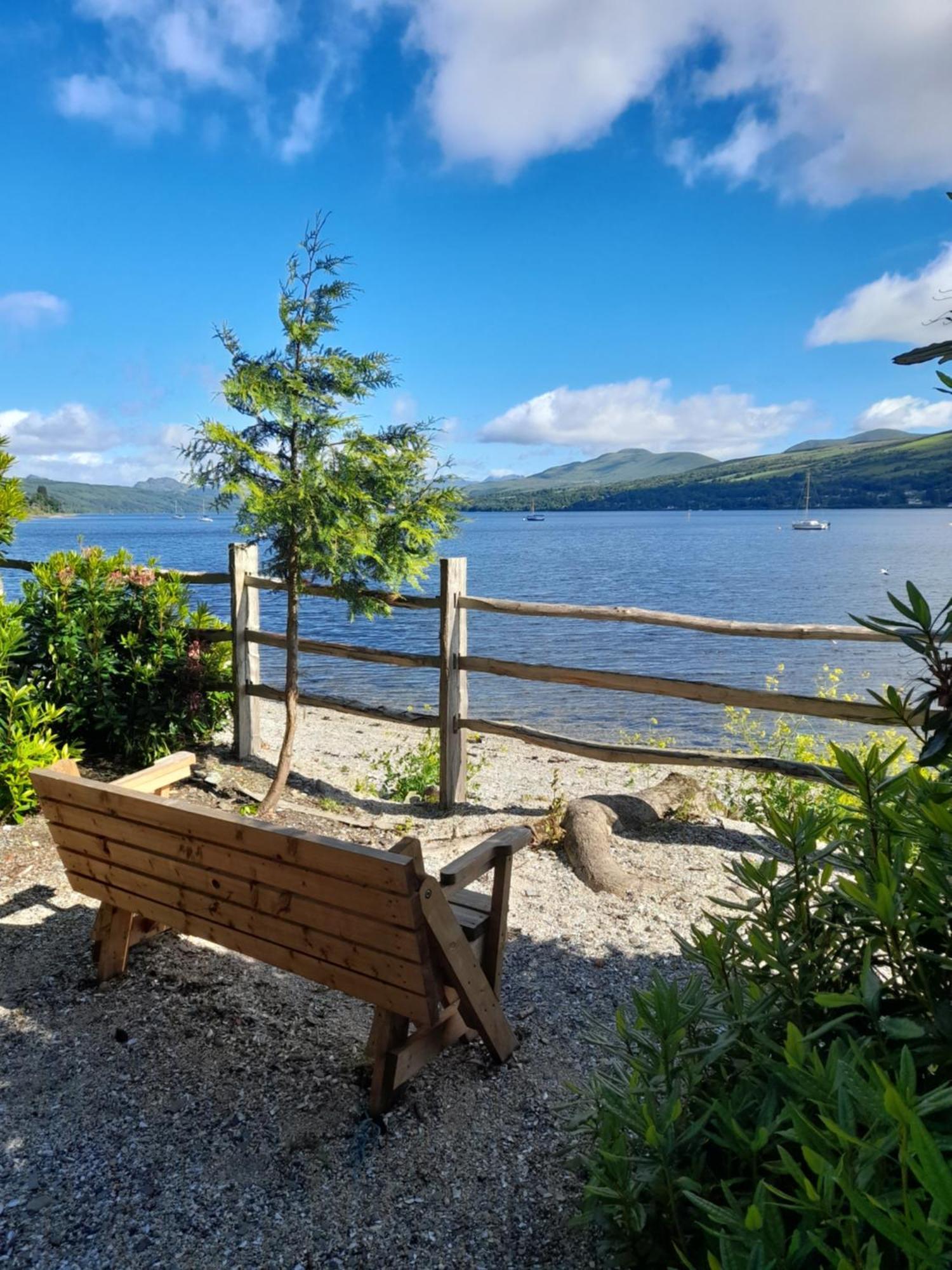 Cosy Lochside Cottage With Mountain And Sea Views Clynder エクステリア 写真