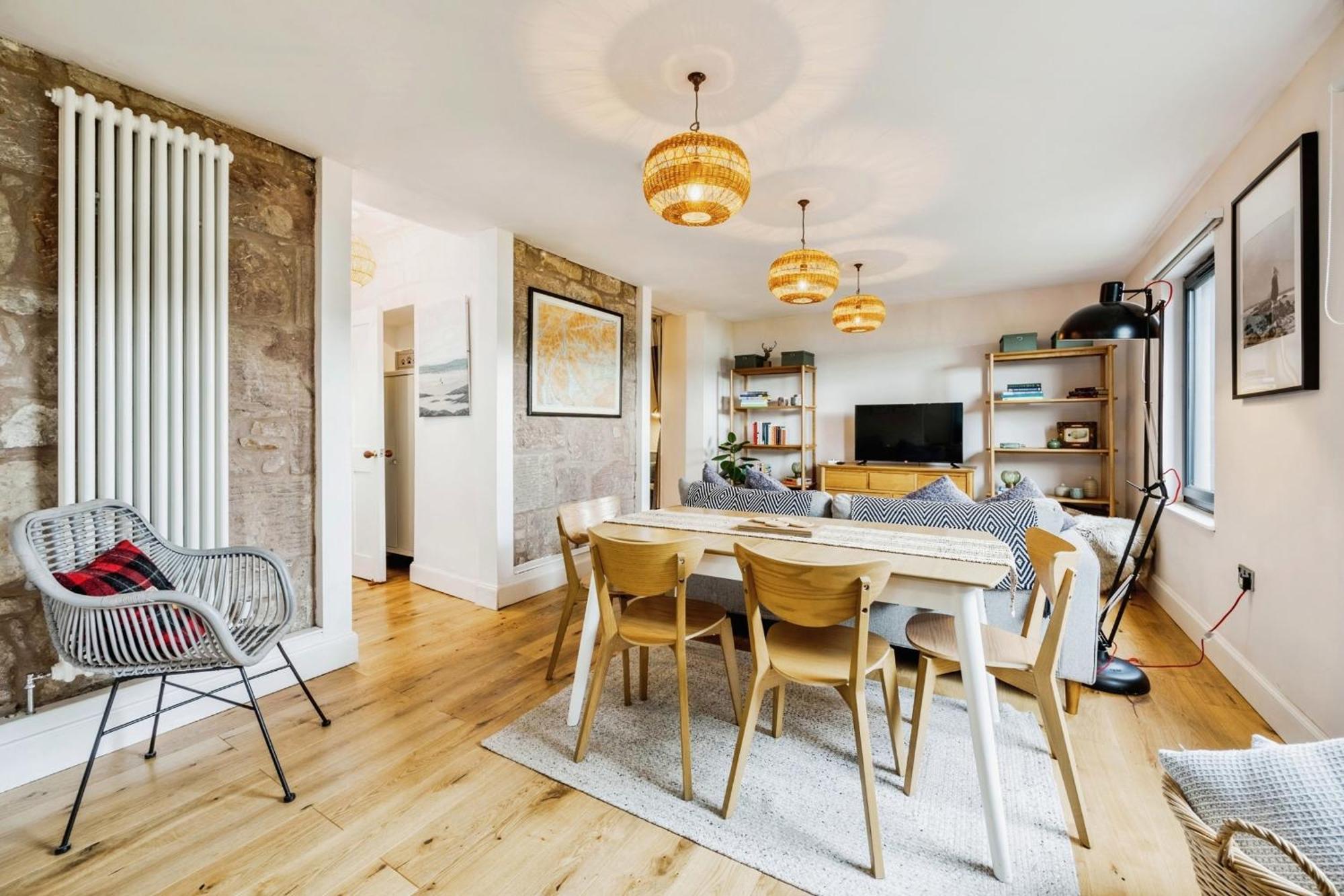 Cosy Lochside Cottage With Mountain And Sea Views Clynder エクステリア 写真