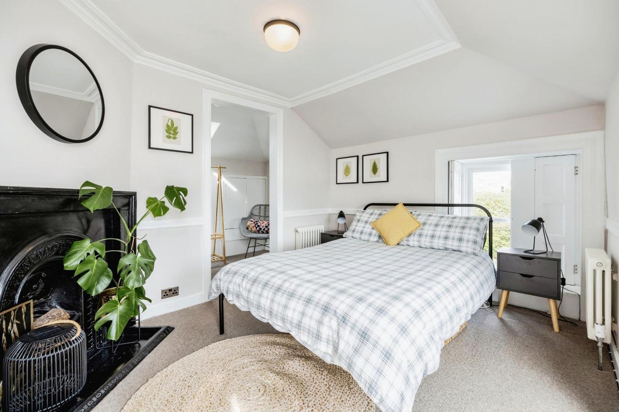 Cosy Lochside Cottage With Mountain And Sea Views Clynder エクステリア 写真