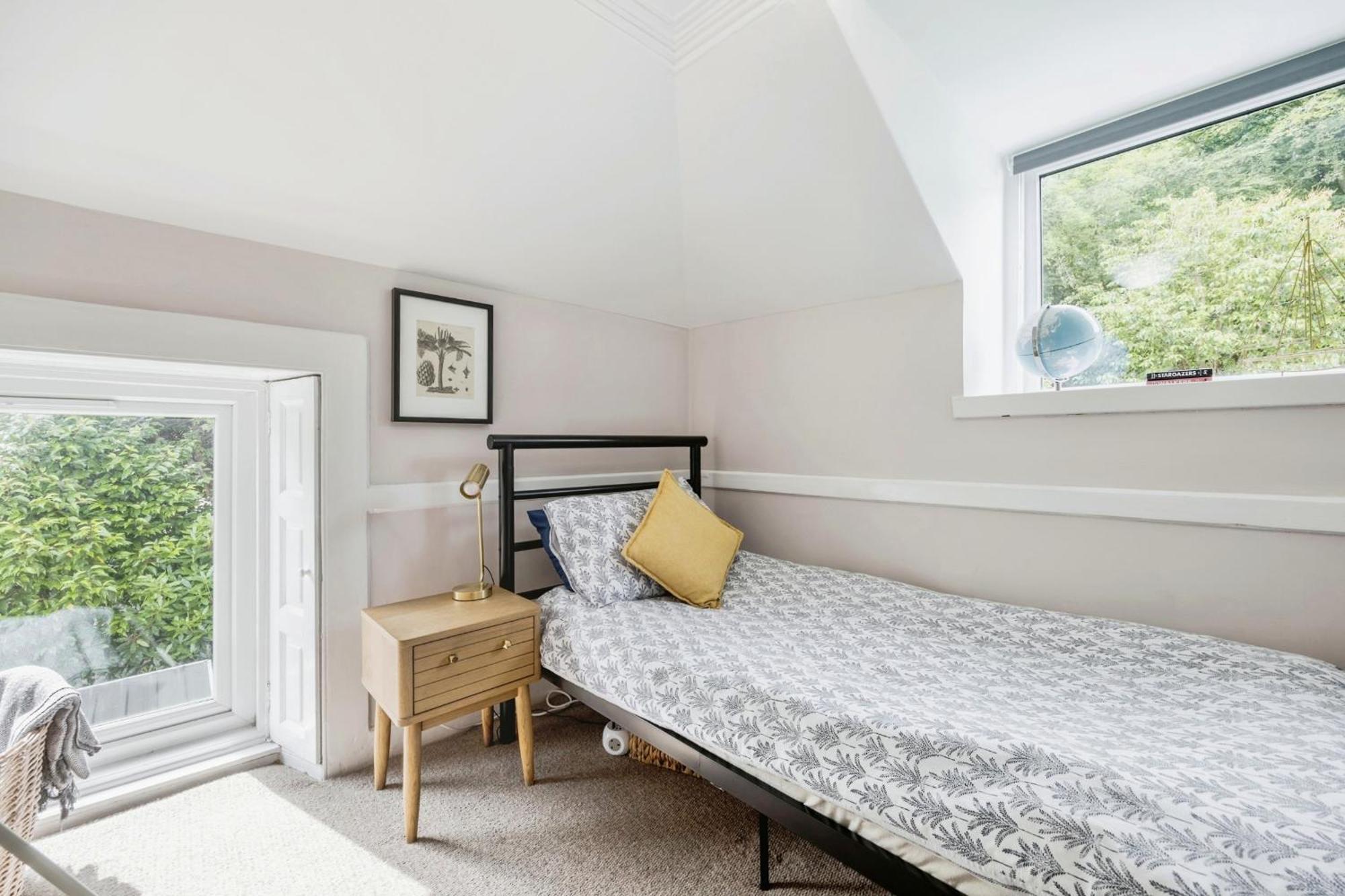 Cosy Lochside Cottage With Mountain And Sea Views Clynder エクステリア 写真