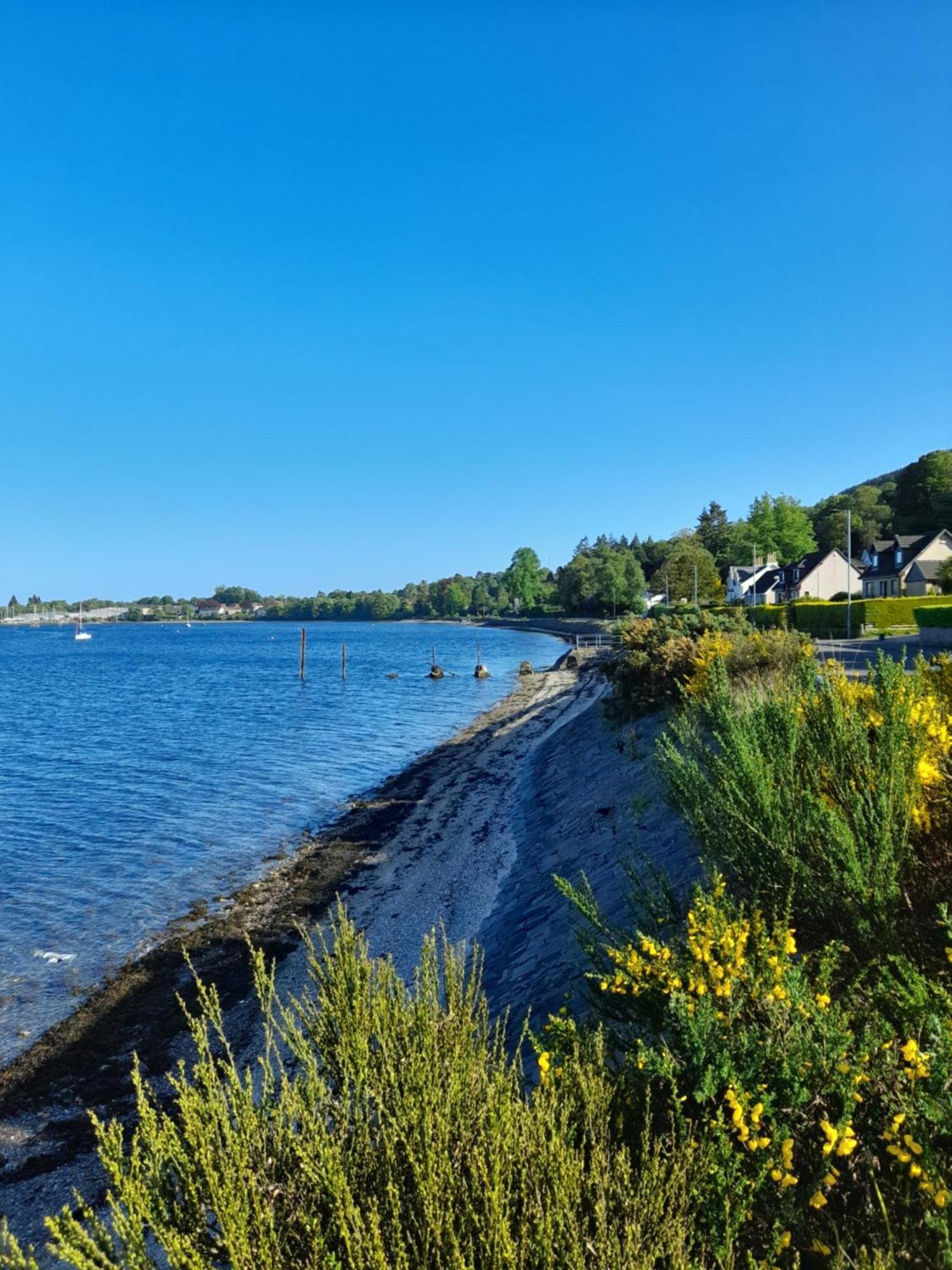 Cosy Lochside Cottage With Mountain And Sea Views Clynder エクステリア 写真