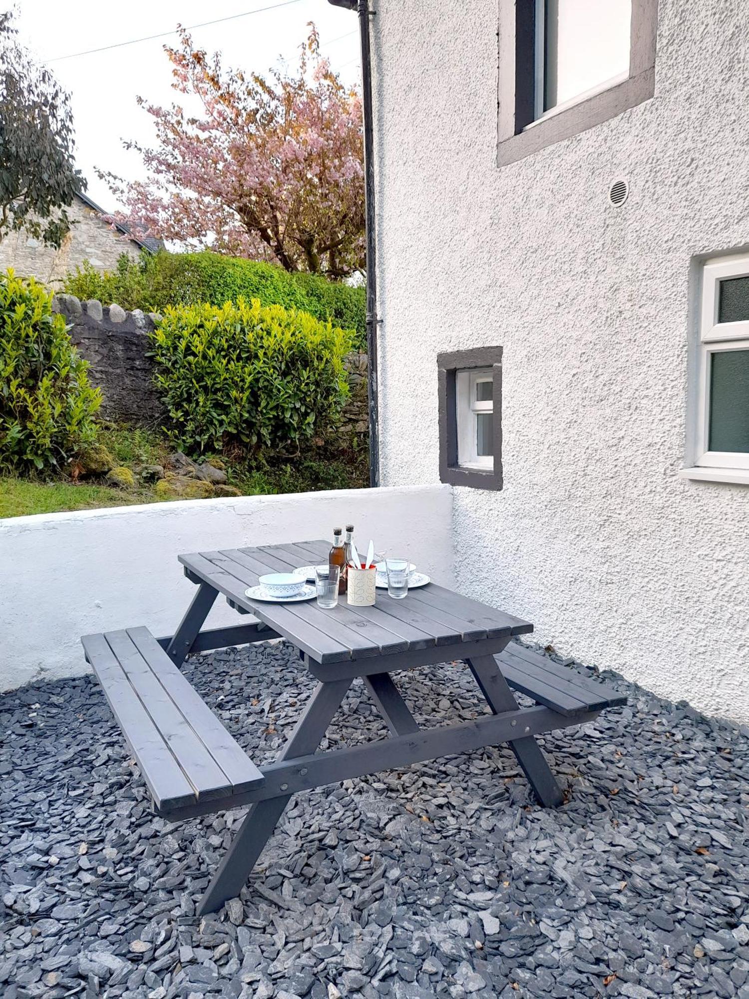 Cosy Lochside Cottage With Mountain And Sea Views Clynder エクステリア 写真